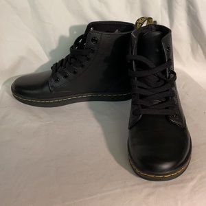 Dr. Martens Leyton Boot